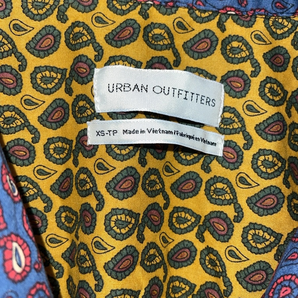Urban Outfitters paisley button down XS oversized - Picture 4 of 5